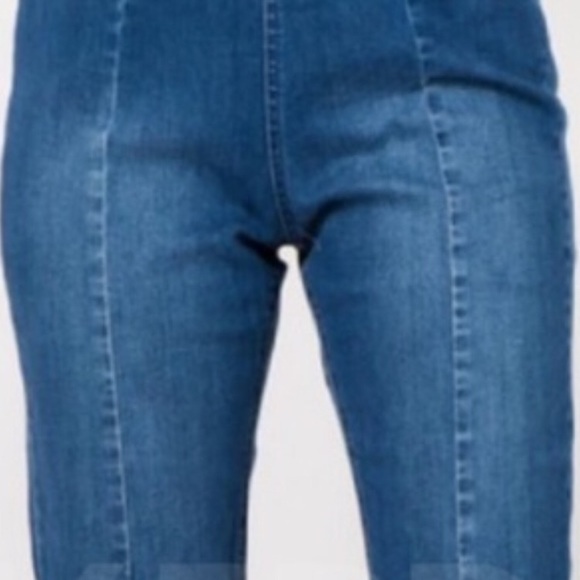 🚨LAST PAIR🚨COMFY Laced Up Crop Jeans🌸 - Picture 4 of 6